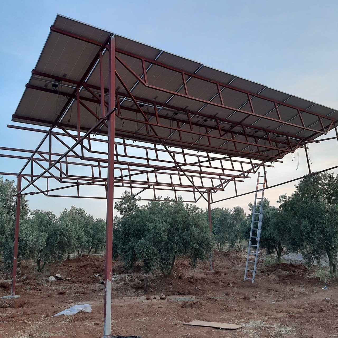 Manisa Büyükbelen Köyü'de kurulan 7.5 HP güneş enerjili sulama sistemi