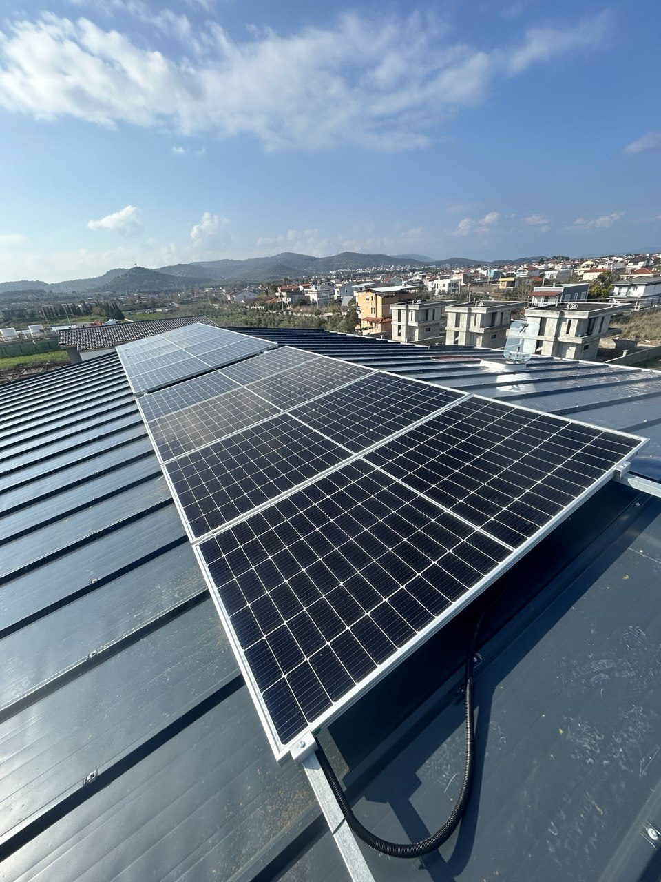 İzmir Urla'de kurulan off-grid güneş enerjisi sistemi