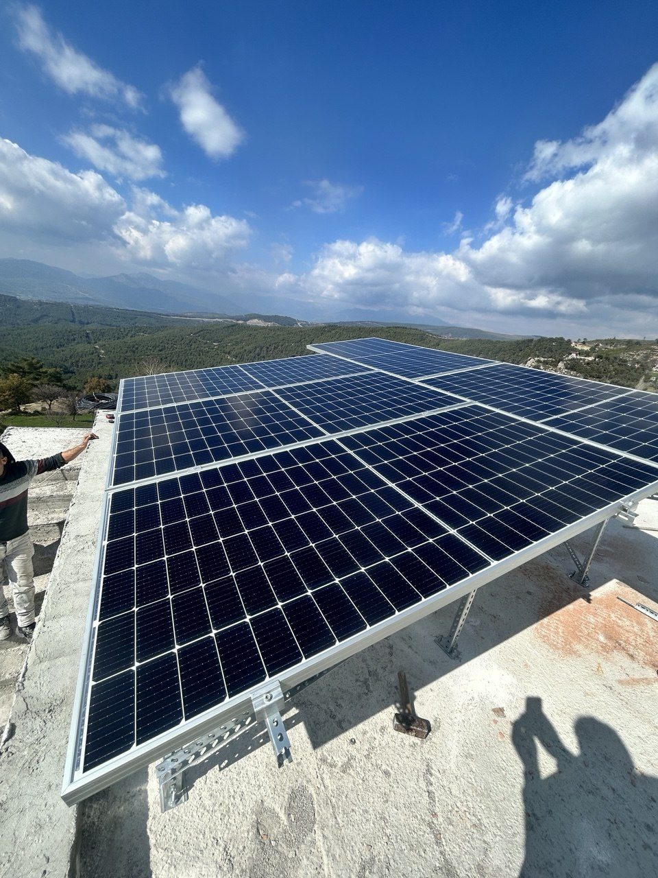 Muğla Seydikemer'de kurulan off-grid güneş enerjisi sistemi