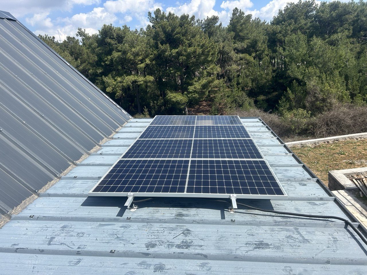 İzmir Kemalpaşa'de kurulan off-grid güneş enerjisi sistemi