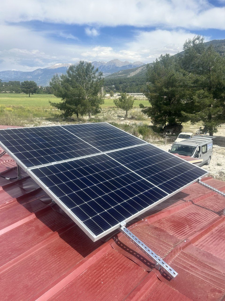 Muğla Fethiye'de kurulan off-grid güneş enerjisi sistemi