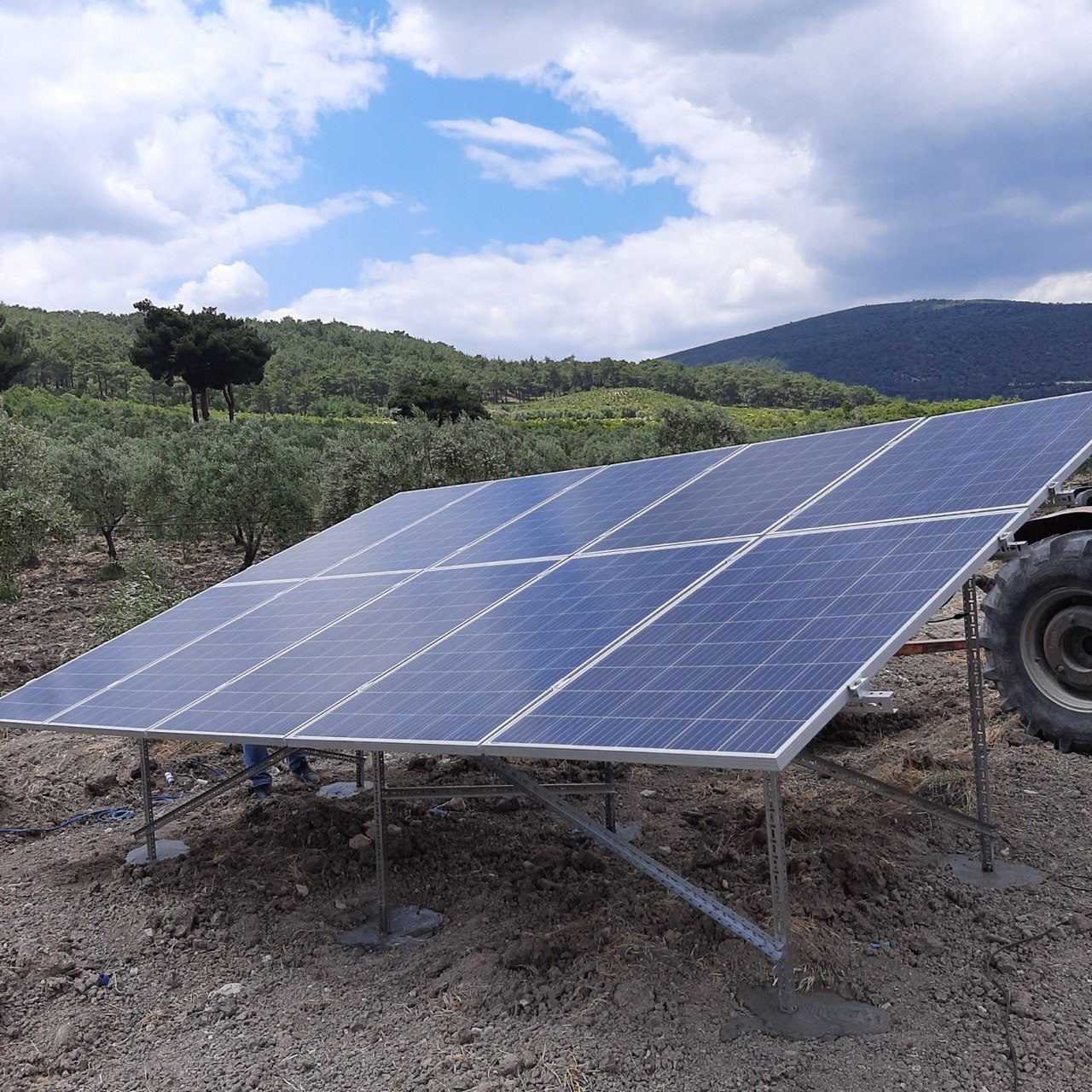 Manisa Süleymanlı Köyü'de kurulan 2 HP güneş enerjili sulama sistemi