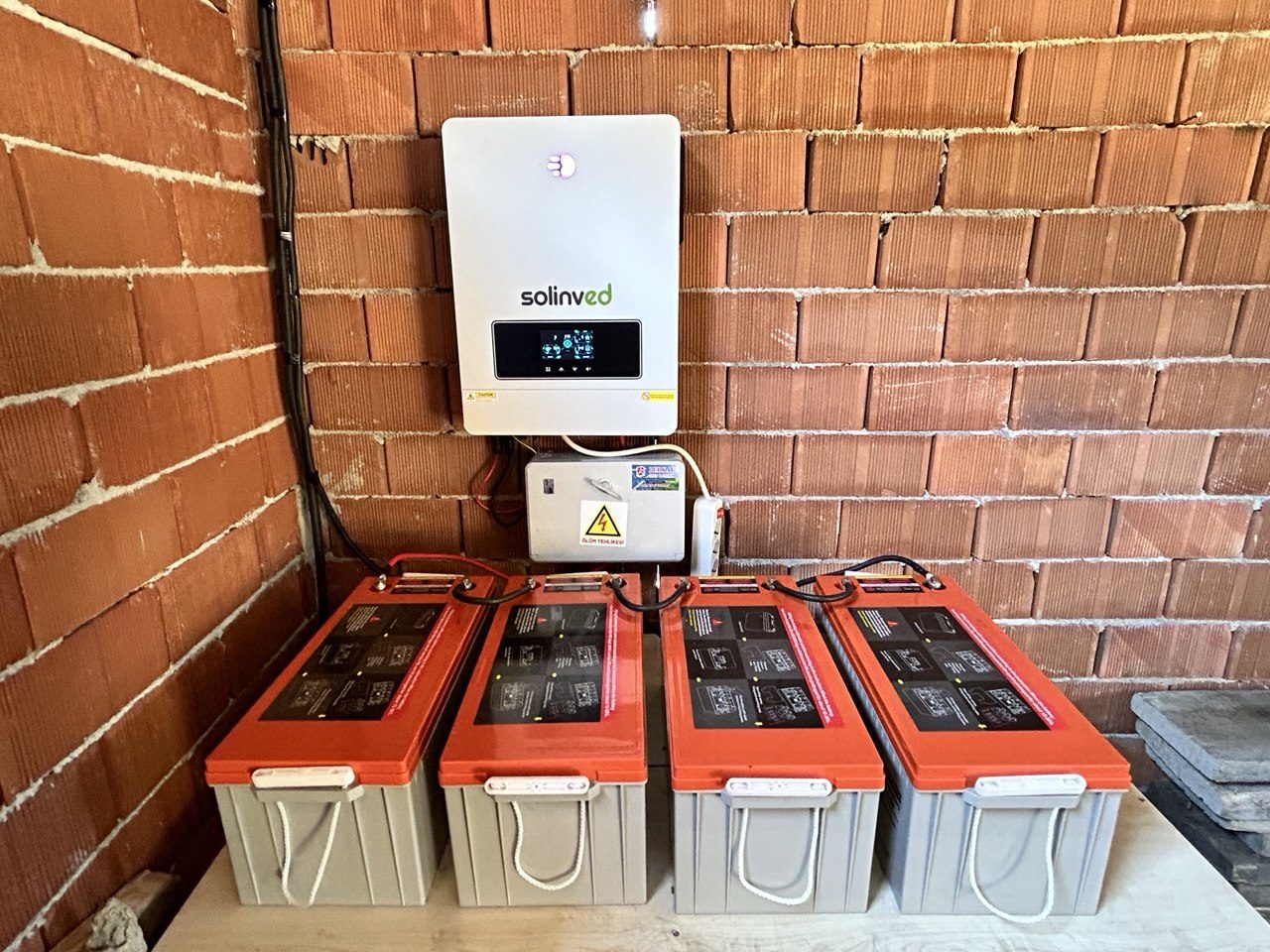 Manisa Salihli'de kurulan off-grid güneş enerjisi sistemi