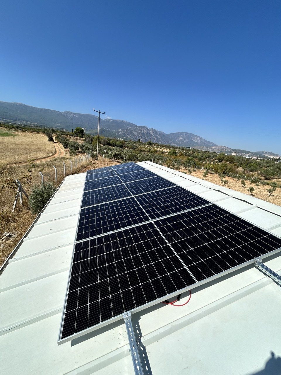 İzmir Kemalpaşa'de kurulan off-grid güneş enerjisi sistemi