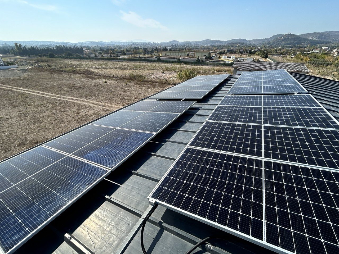 İzmir Urla'de kurulan off-grid güneş enerjisi sistemi