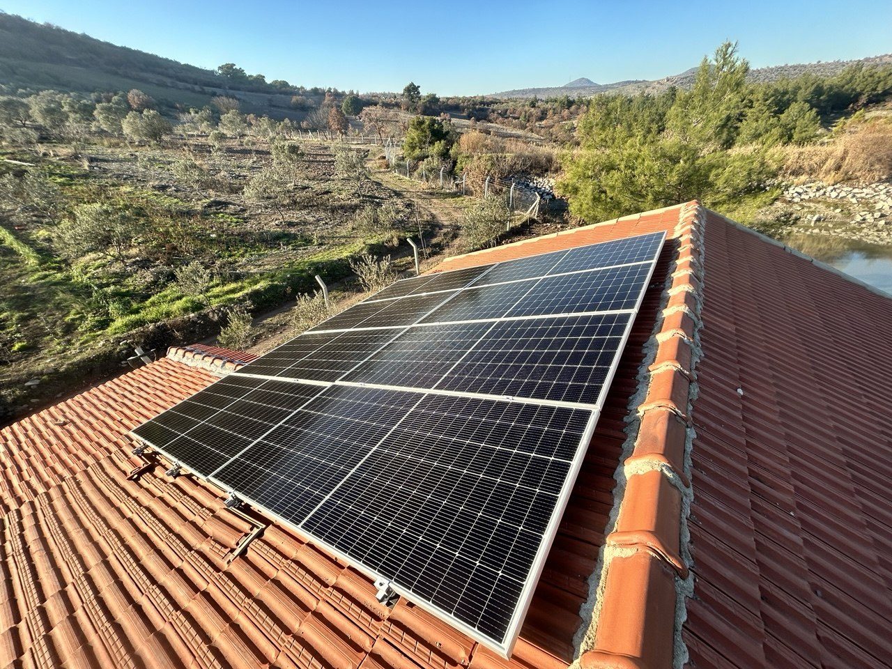 Manisa Alaşehir'de kurulan off-grid güneş enerjisi sistemi