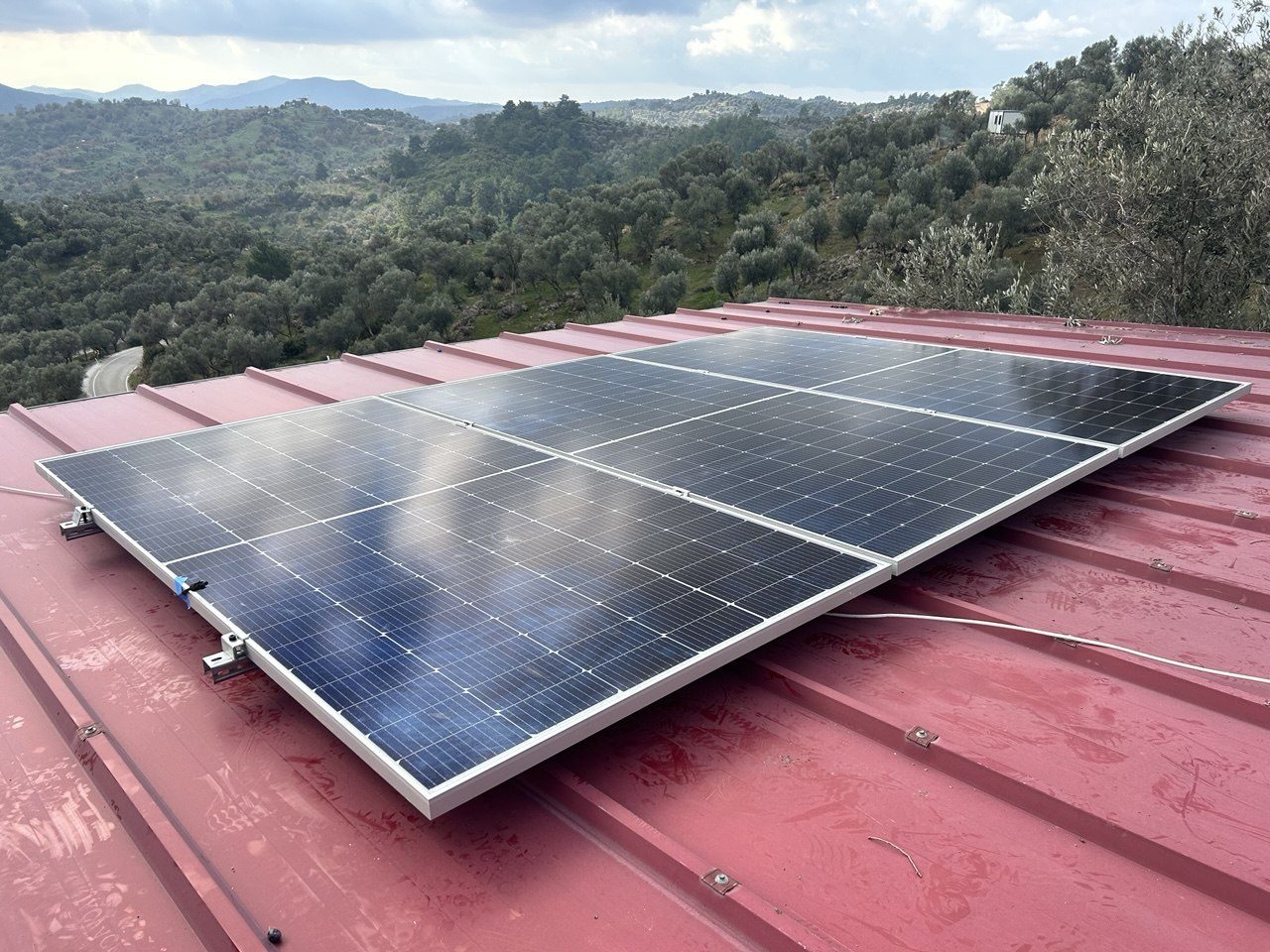 Manisa Muradiye'de kurulan off-grid güneş enerjisi sistemi
