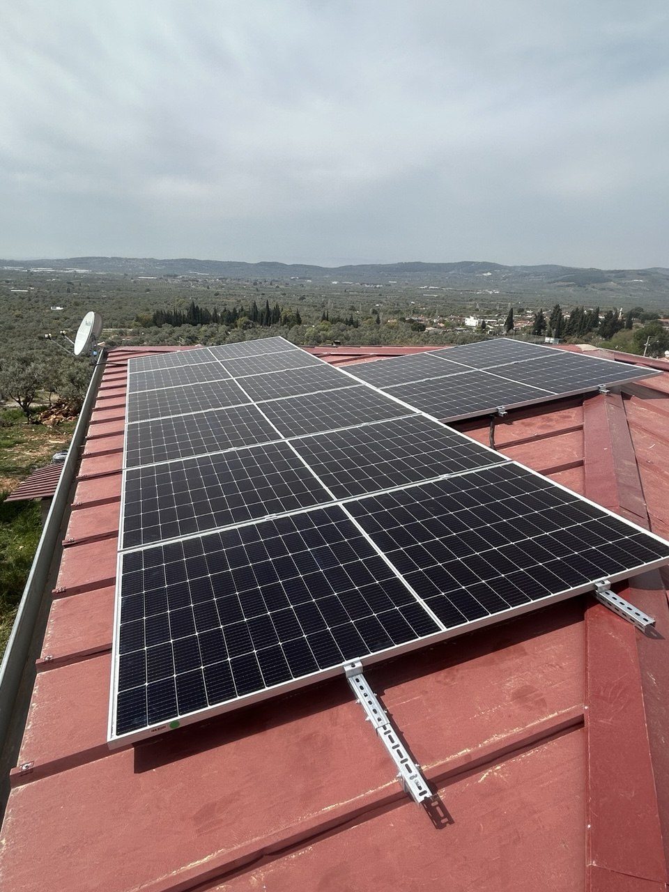İzmir Torbalı'de kurulan off-grid güneş enerjisi sistemi