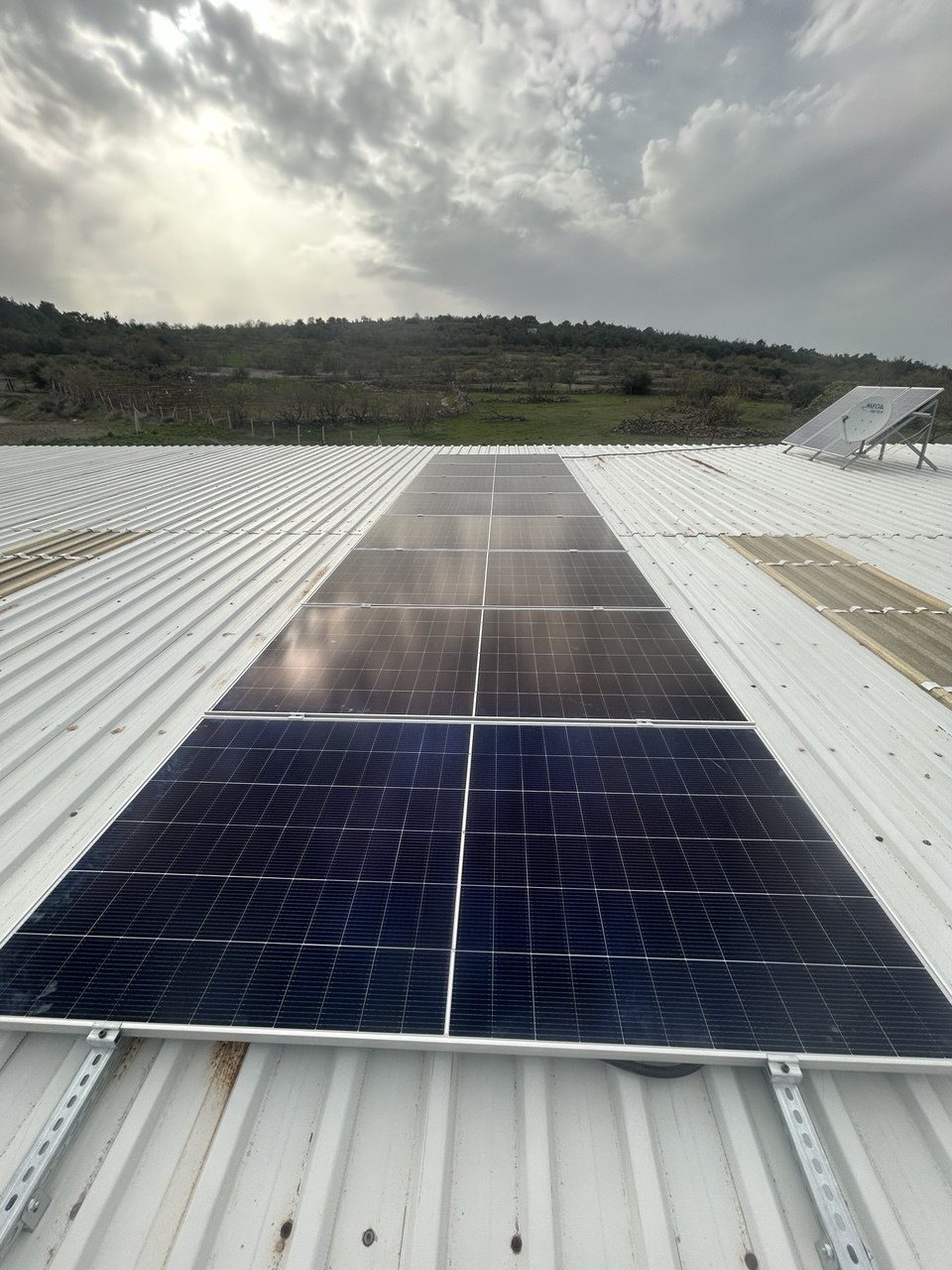Manisa Muradiye'de kurulan off-grid güneş enerjisi sistemi
