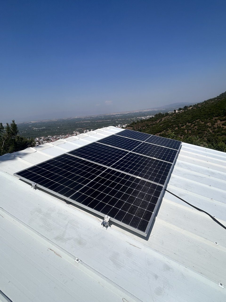 İzmir Kemalpaşa'de kurulan off-grid güneş enerjisi sistemi