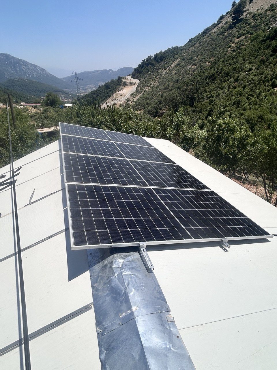 Muğla Fethiye'de kurulan off-grid güneş enerjisi sistemi