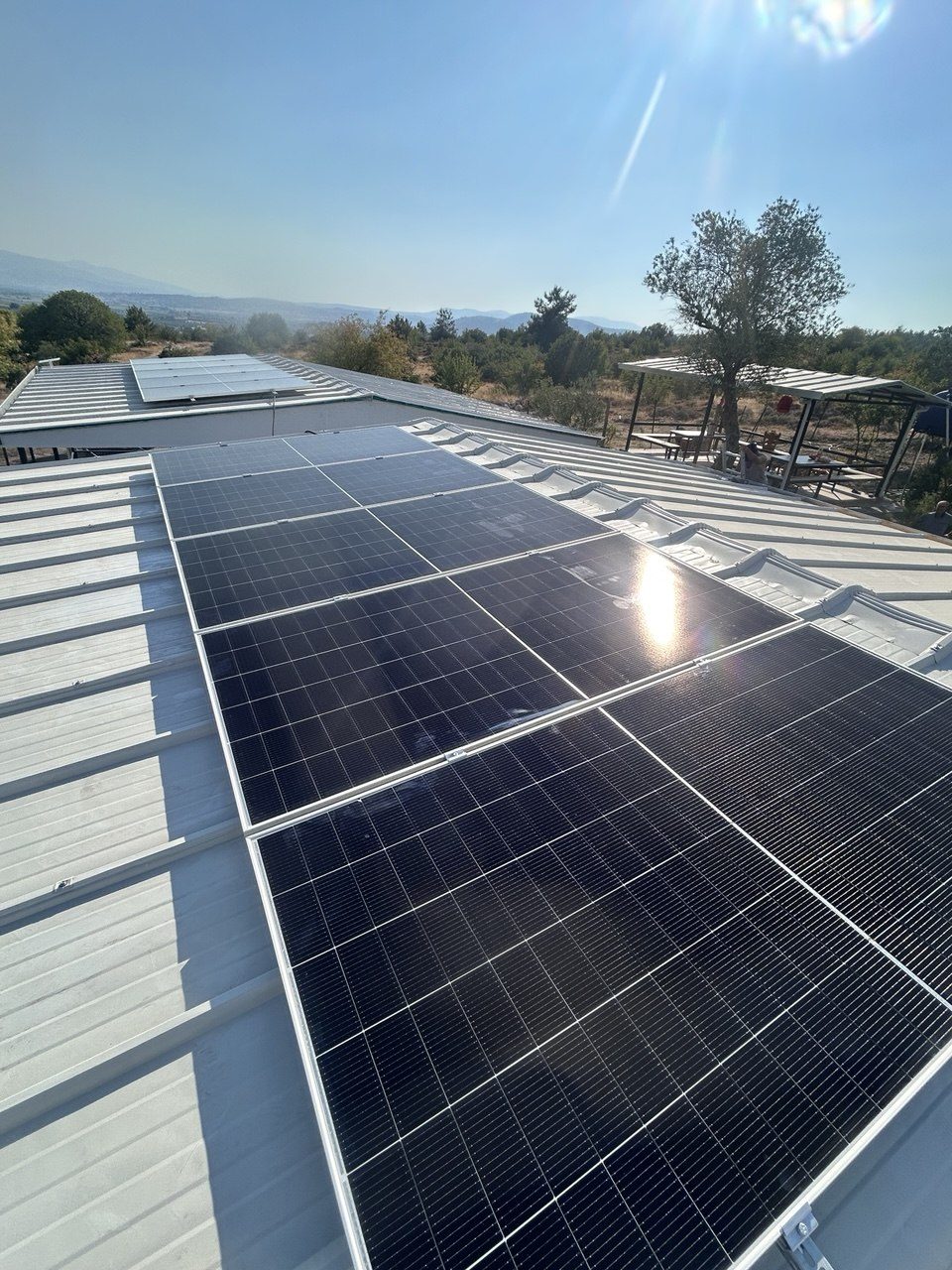 Manisa Muradiye'de kurulan off-grid güneş enerjisi sistemi