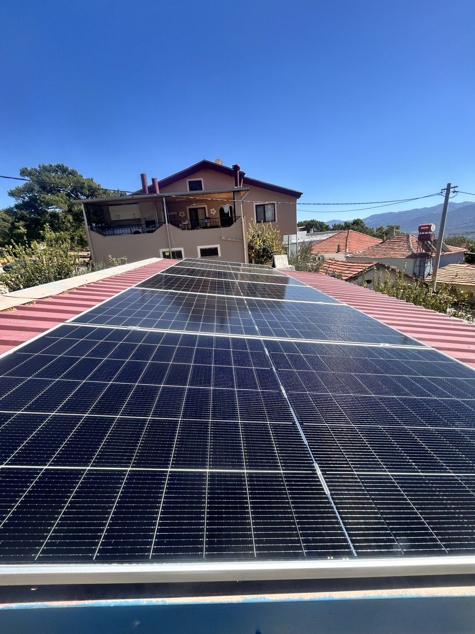 İzmir Çambel'de kurulan off-grid güneş enerjisi sistemi