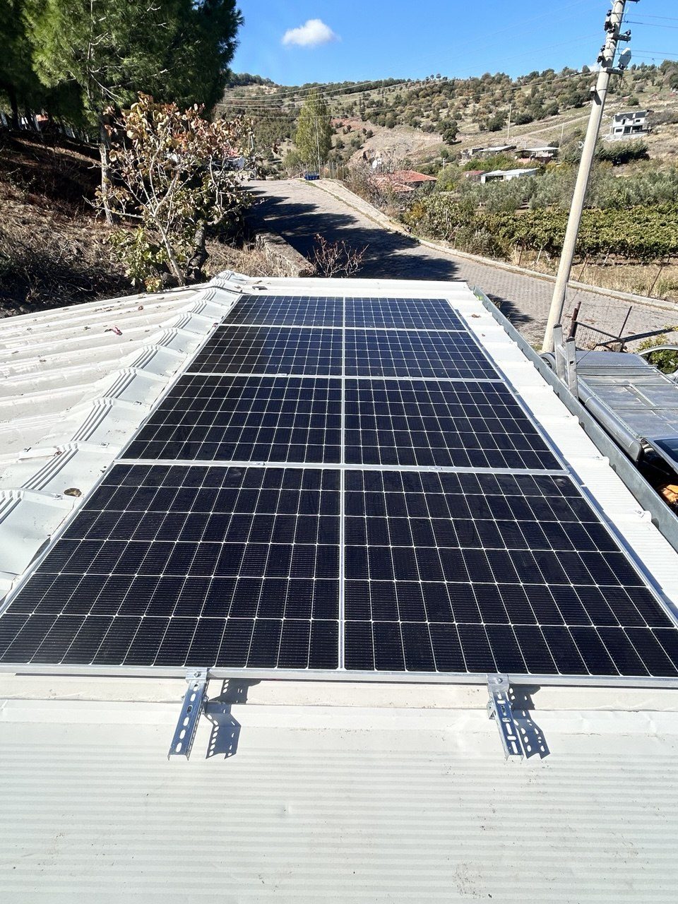 Manisa Saruhanlı'de kurulan off-grid güneş enerjisi sistemi