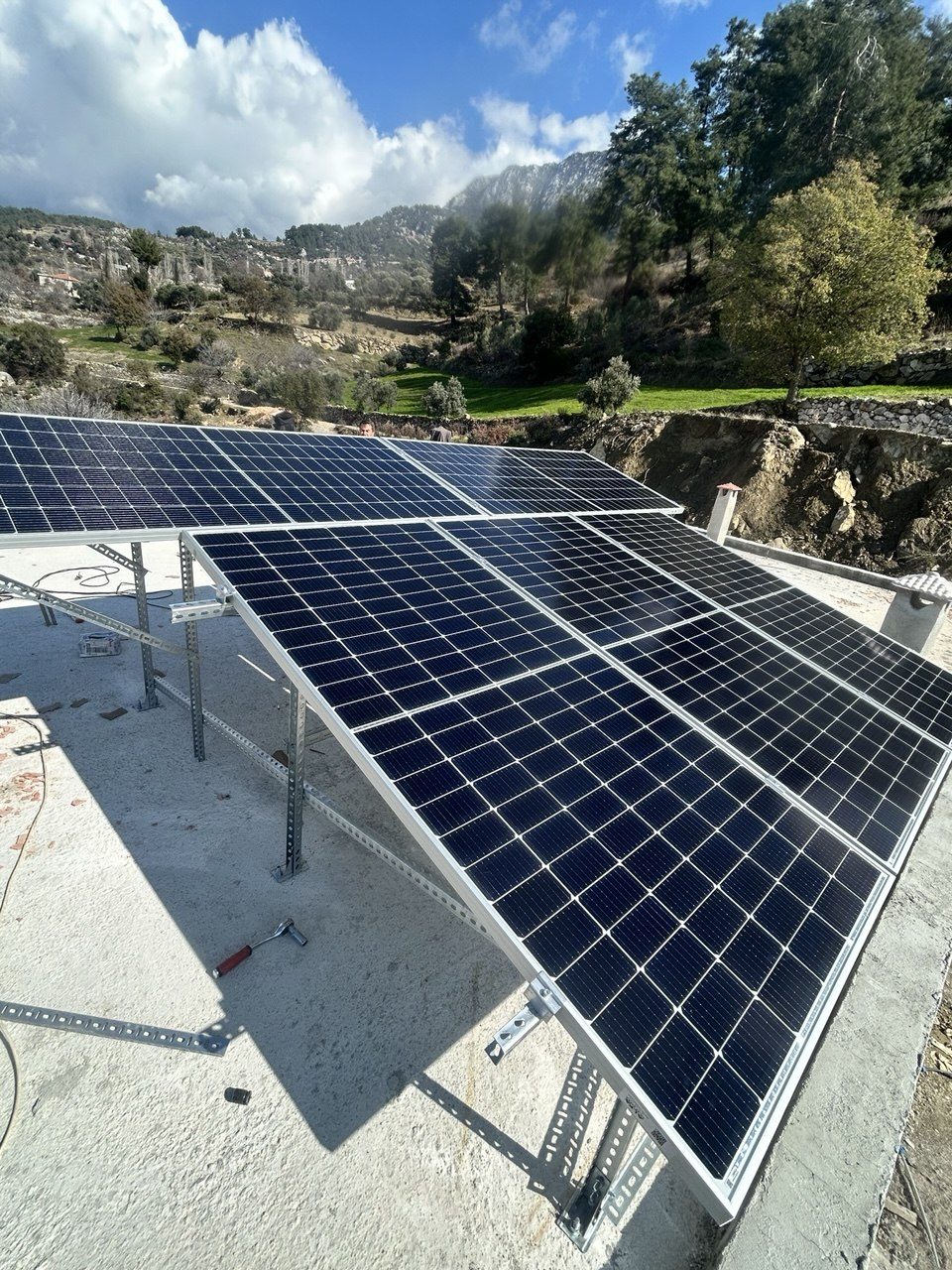 Manisa Saruhanlı'de kurulan off-grid güneş enerjisi sistemi