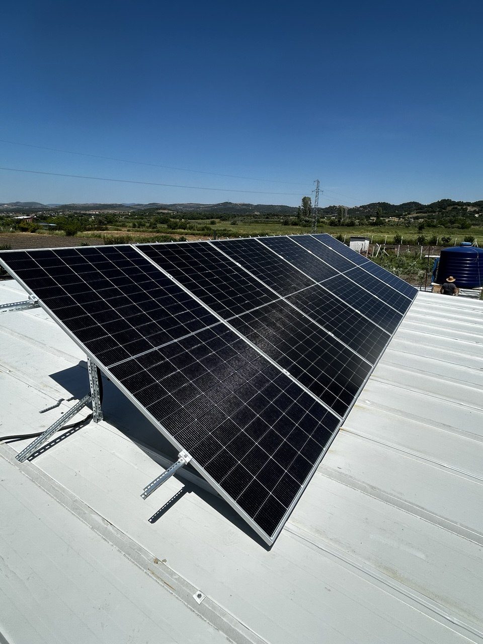 Manisa Saruhanlı'de kurulan off-grid güneş enerjisi sistemi