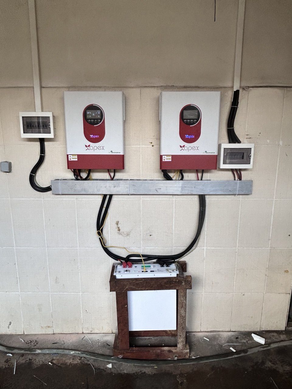 Manisa Akhisar'de kurulan off-grid güneş enerjisi sistemi