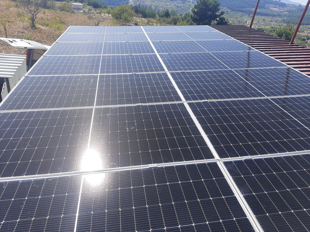 İzmir Ulucak'de kurulan 3 HP güneş enerjili sulama sistemi