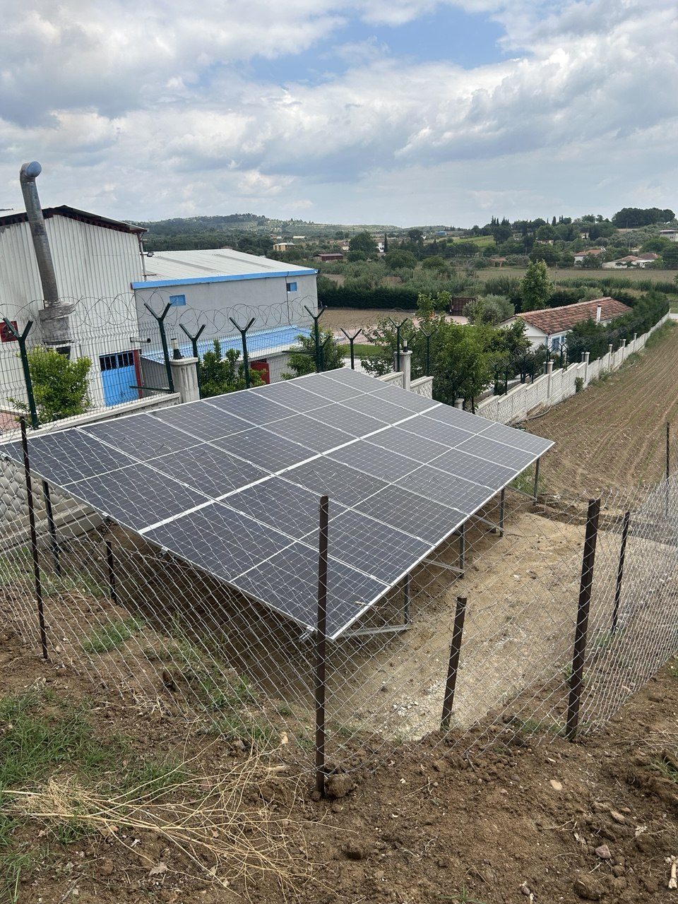 Manisa Üçpınar'de kurulan 4 HP güneş enerjili sulama sistemi