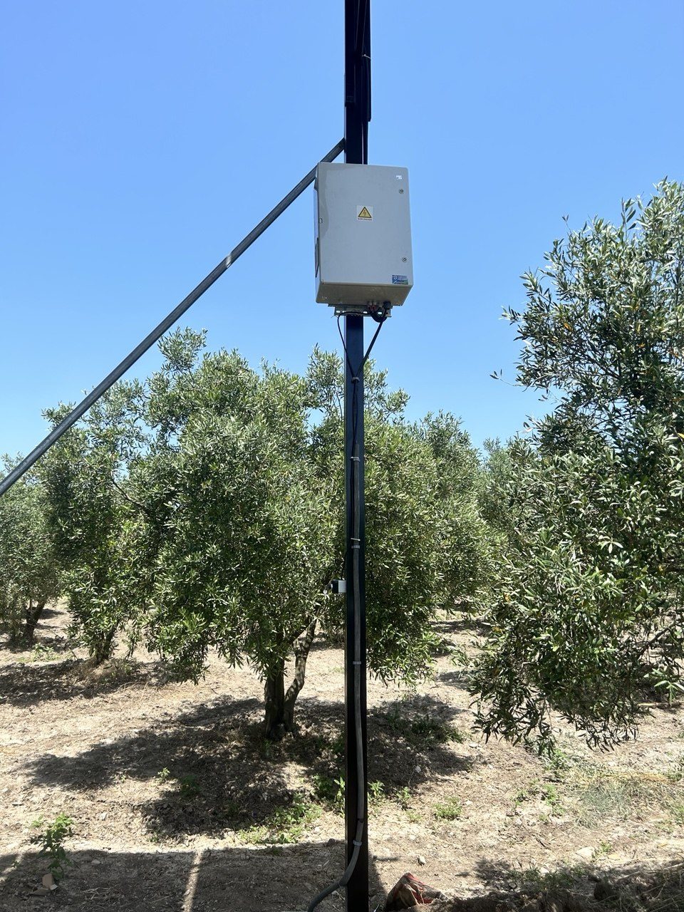 Manisa Akhisar'de kurulan 12.5 HP güneş enerjili sulama sistemi