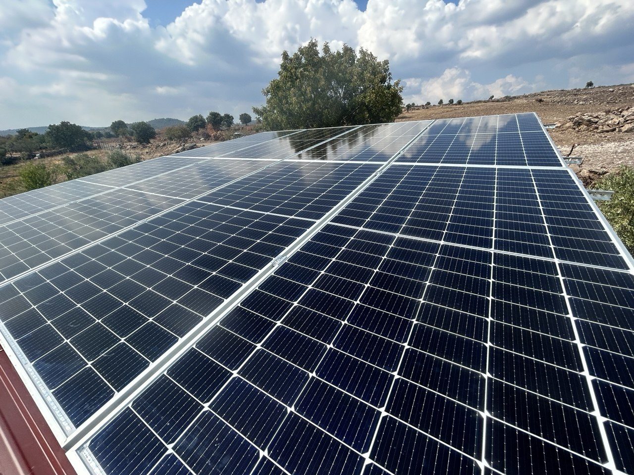 İzmir Menderes'de kurulan 3 HP güneş enerjili sulama sistemi