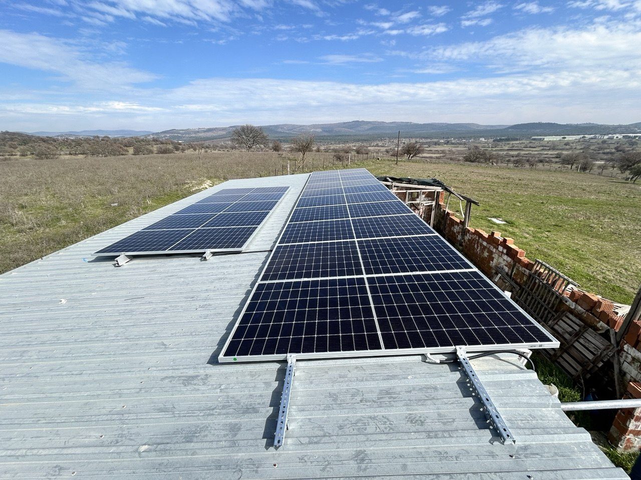 Manisa Muradiye'de kurulan 7.5 HP güneş enerjili sulama sistemi