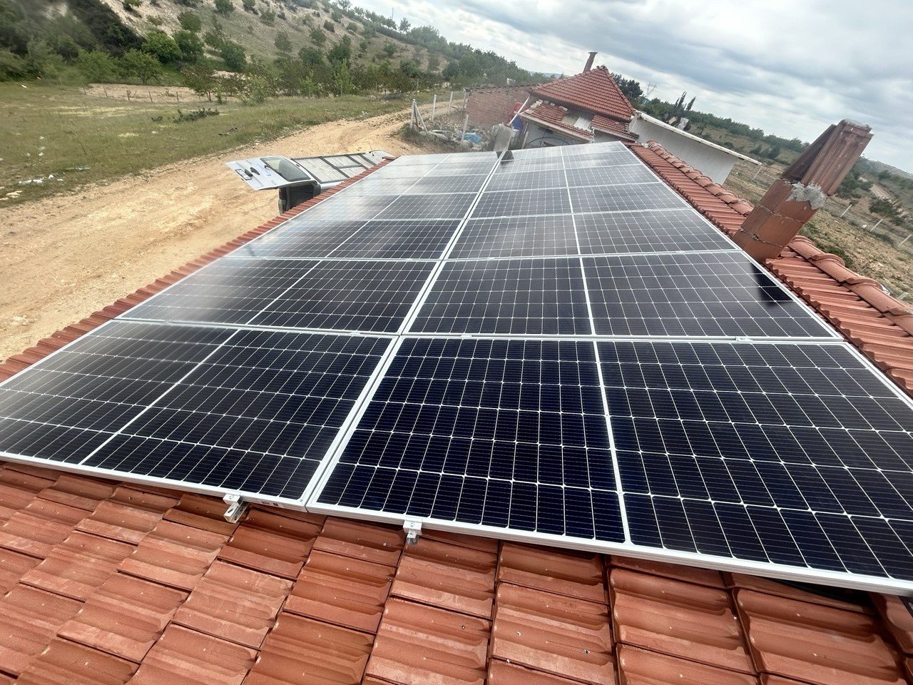 Uşak Uşak'de kurulan 3 HP güneş enerjili sulama sistemi