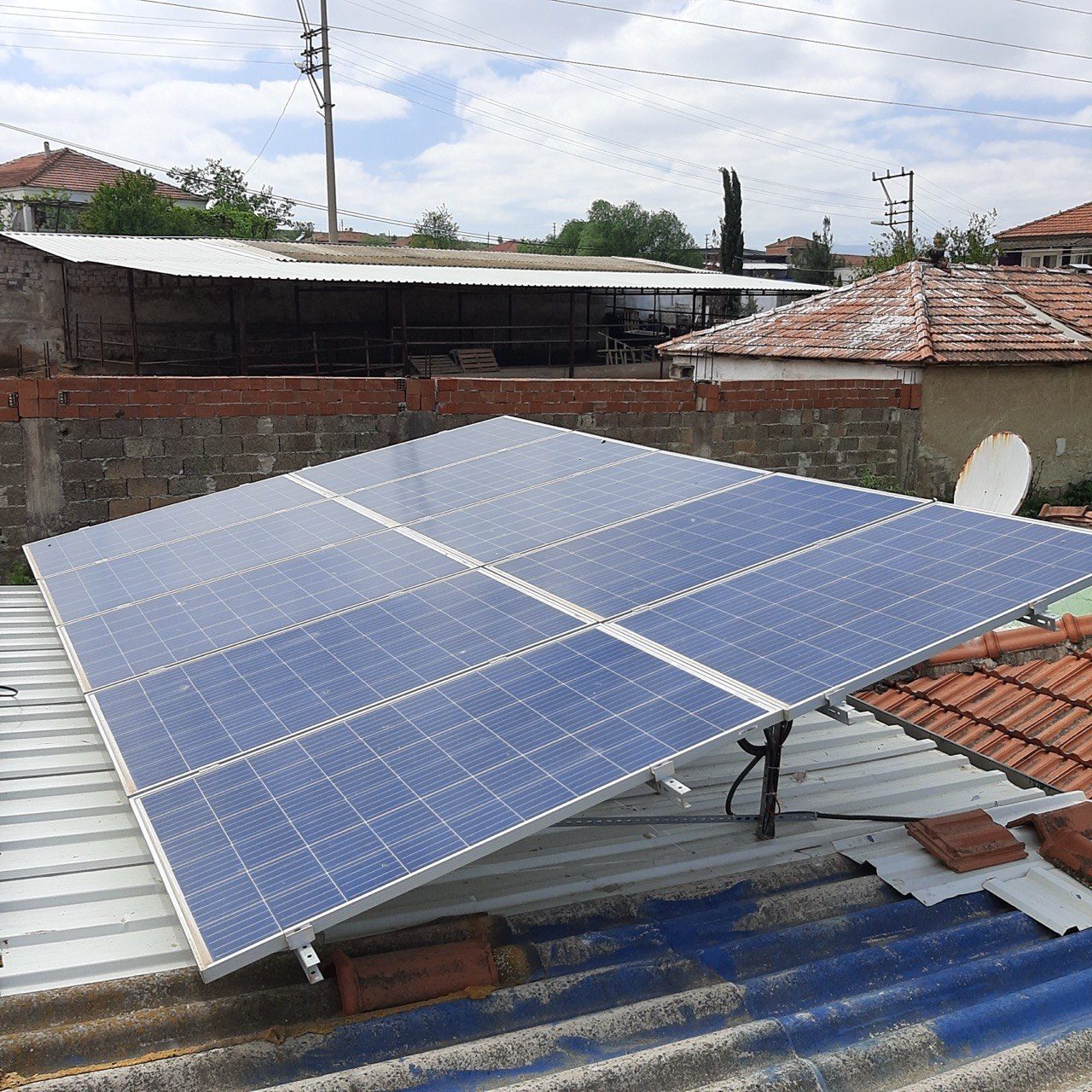 Manisa Çepnidere'de kurulan 2 HP güneş enerjili sulama sistemi