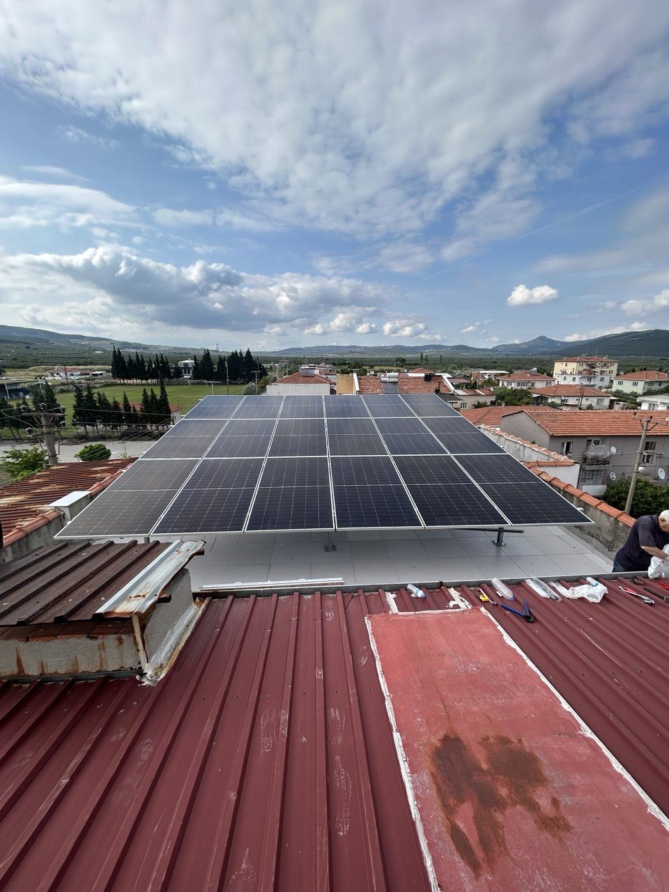 Manisa Akhisar'de kurulan 10 kW Hibrit güneş enerjisi sistemi