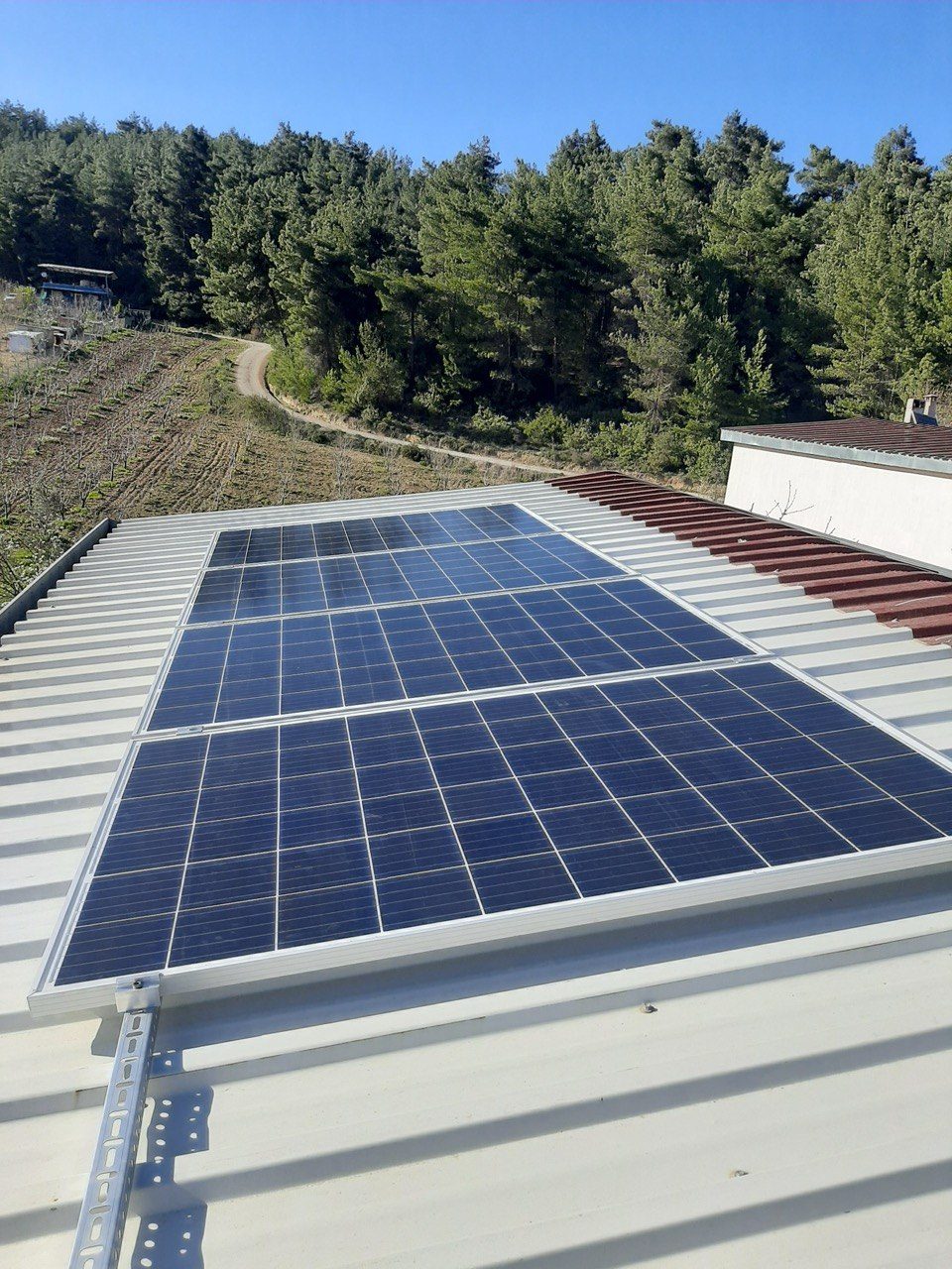 İzmir Belenbaşı'de kurulan off-grid güneş enerjisi sistemi