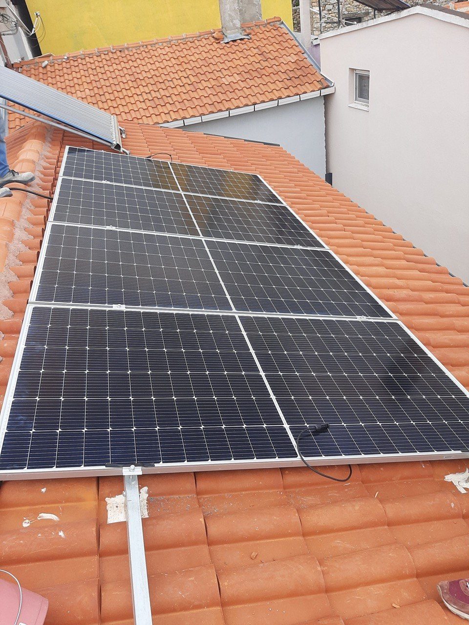 İzmir Payamlı'de kurulan off-grid güneş enerjisi sistemi