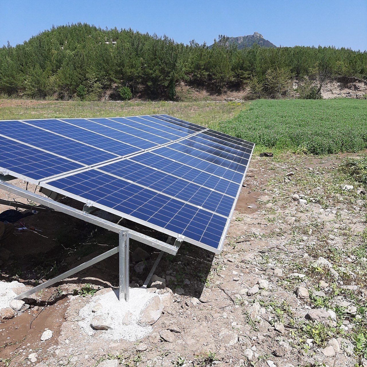 Manisa Örencik Köyü'de kurulan 4 HP güneş enerjili sulama sistemi