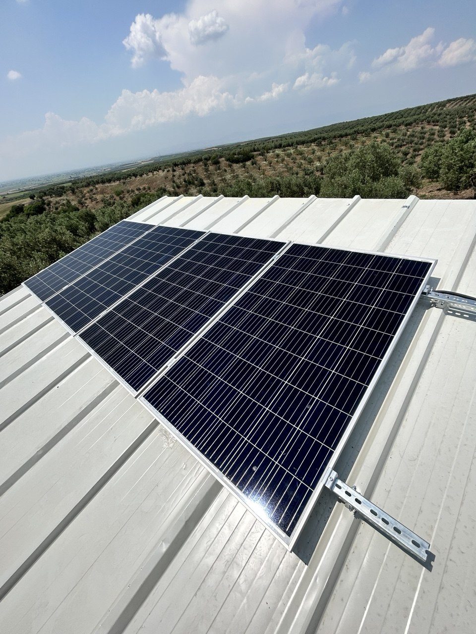 Manisa Saruhanlı'de kurulan off-grid güneş enerjisi sistemi