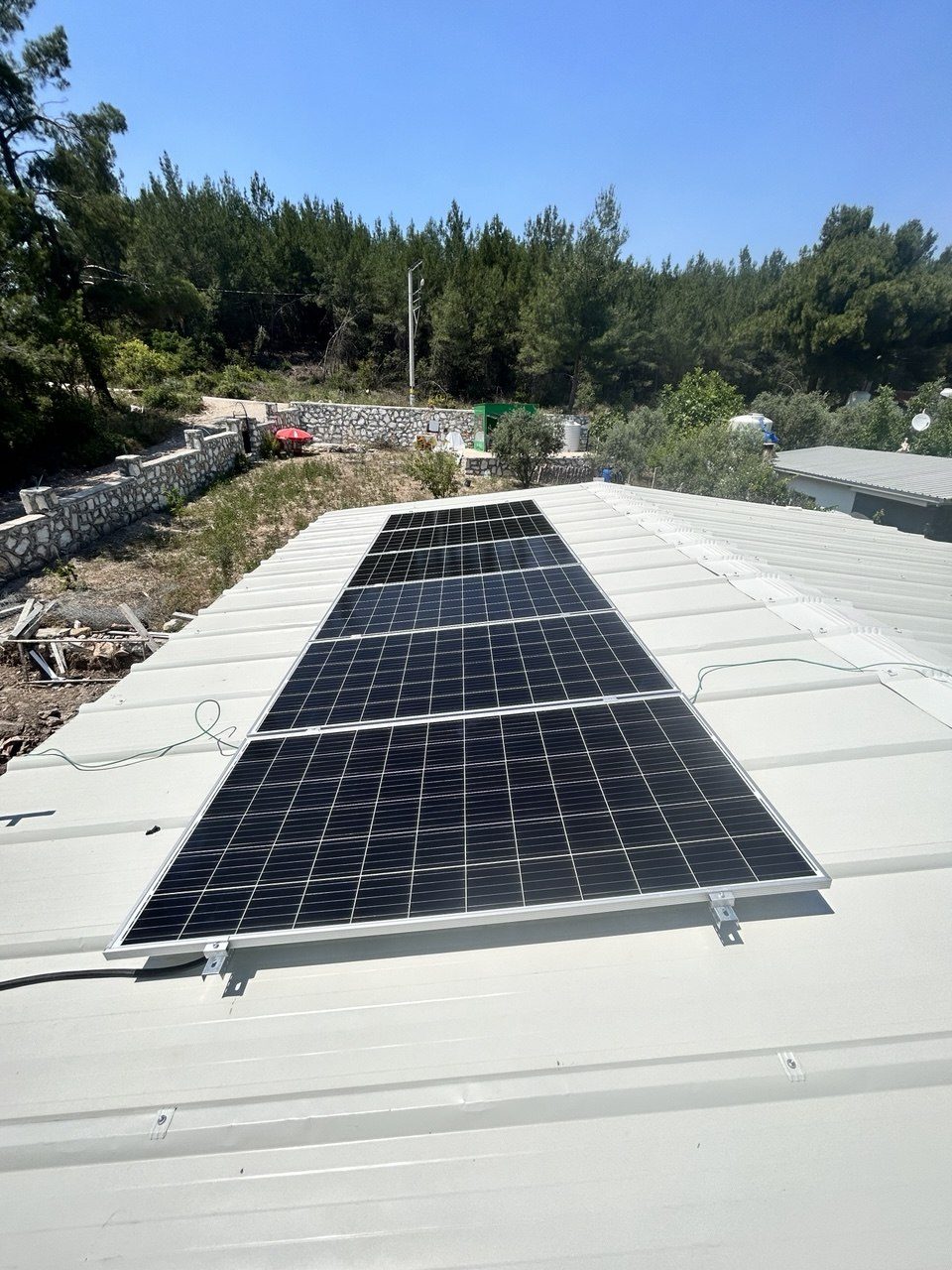 Manisa Akhisar'de kurulan off-grid güneş enerjisi sistemi