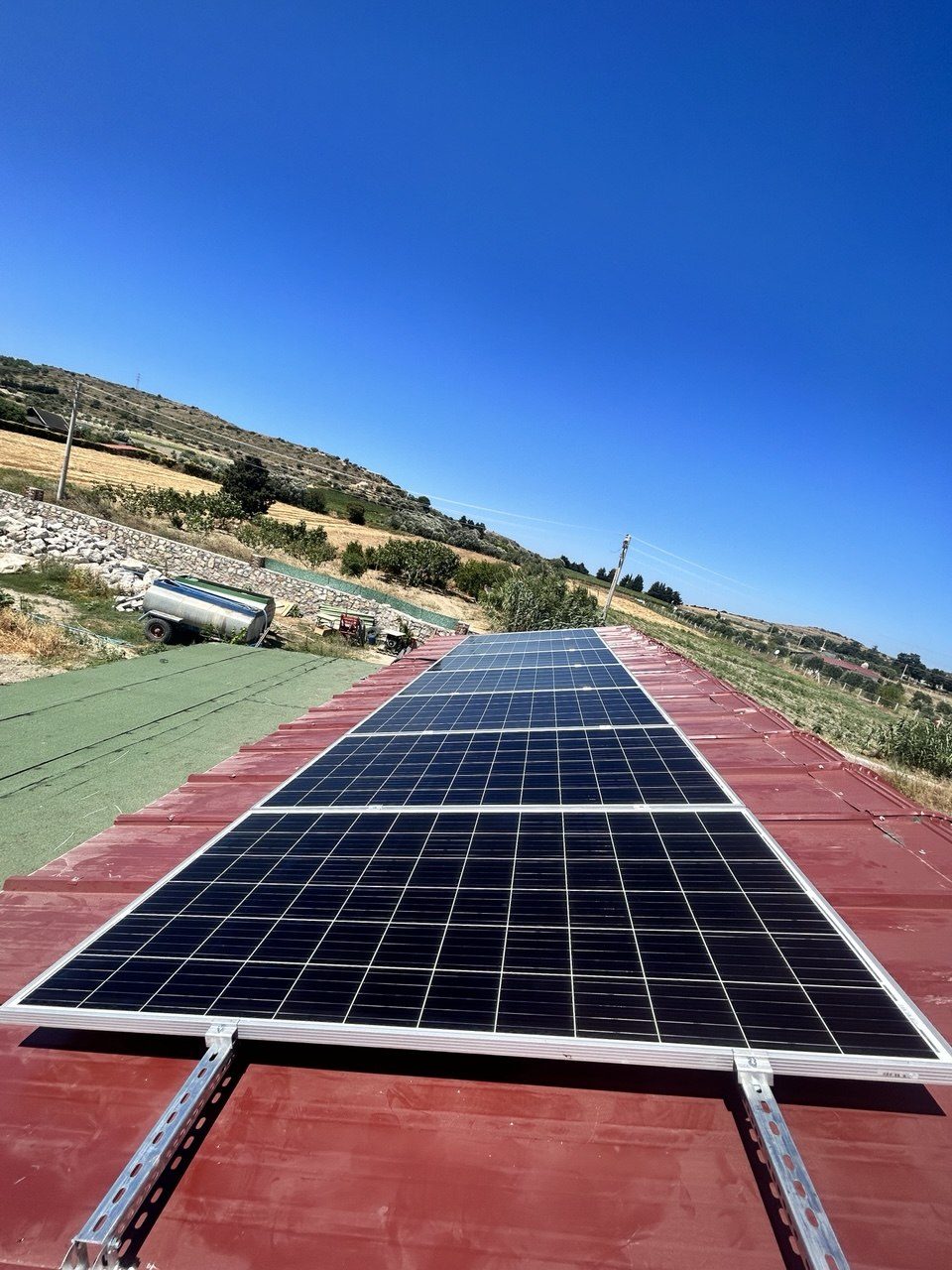 İzmir Çeşme'de kurulan off-grid güneş enerjisi sistemi