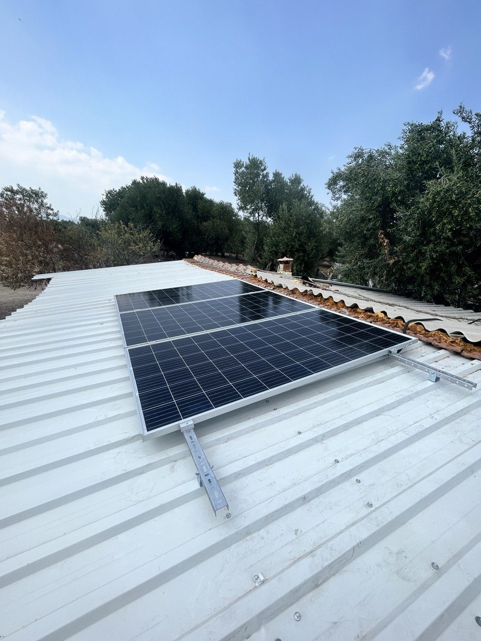 Manisa Muradiye'de kurulan off-grid güneş enerjisi sistemi