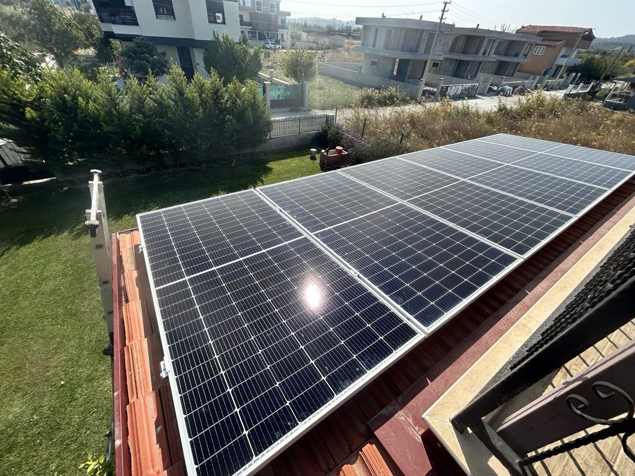 İzmir Urla'de kurulan off-grid güneş enerjisi sistemi